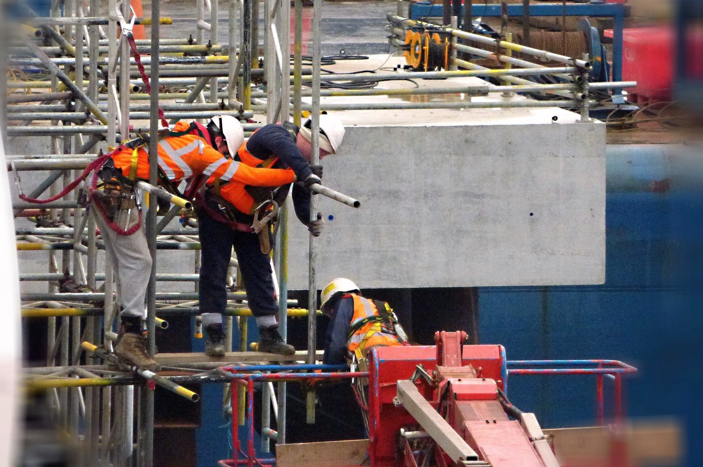 ouvriers du bâtiment dans un chantier